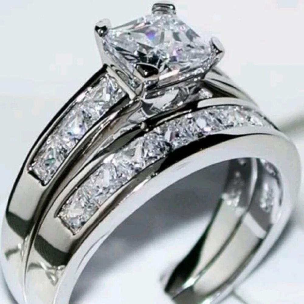 14k White Gold Princess cut Wedding Band - Picture 4 of 5